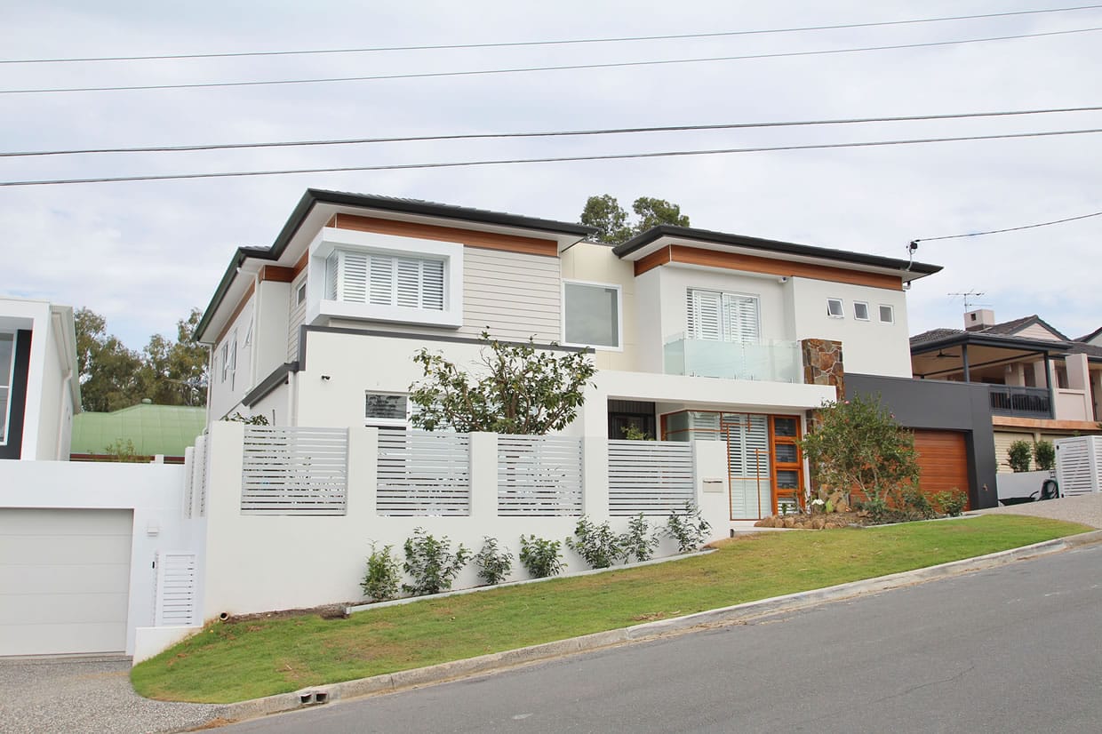 Sloping Block New Home - Garema Gallery